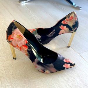 Ted baker fabric pumps with gold heal